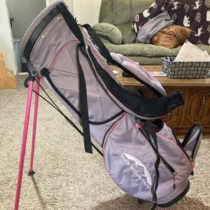 Sun mountain woman.  Carry and stand. golf bag.